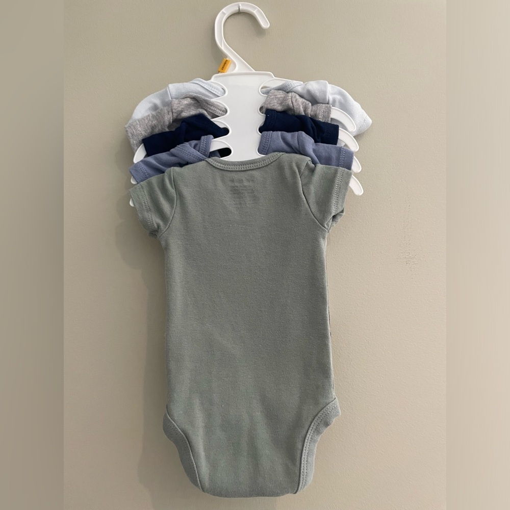 👶 NB BOGO Onesie 5 pack NWOT - Grey/Blue